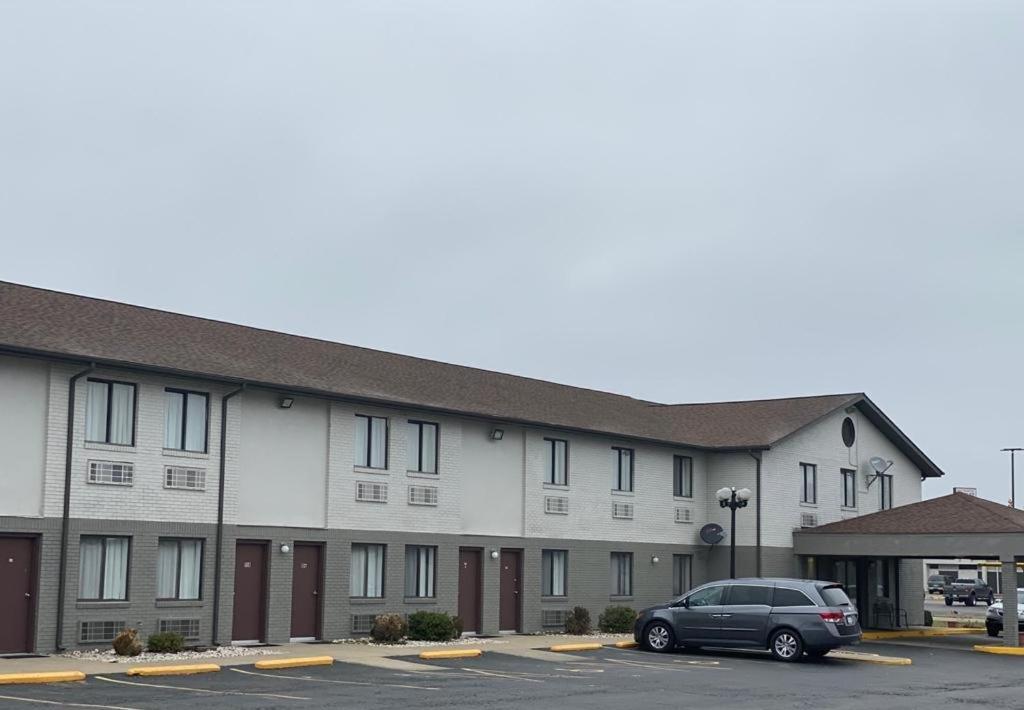 Americas Best Value Inn West Frankfort Екстериор снимка