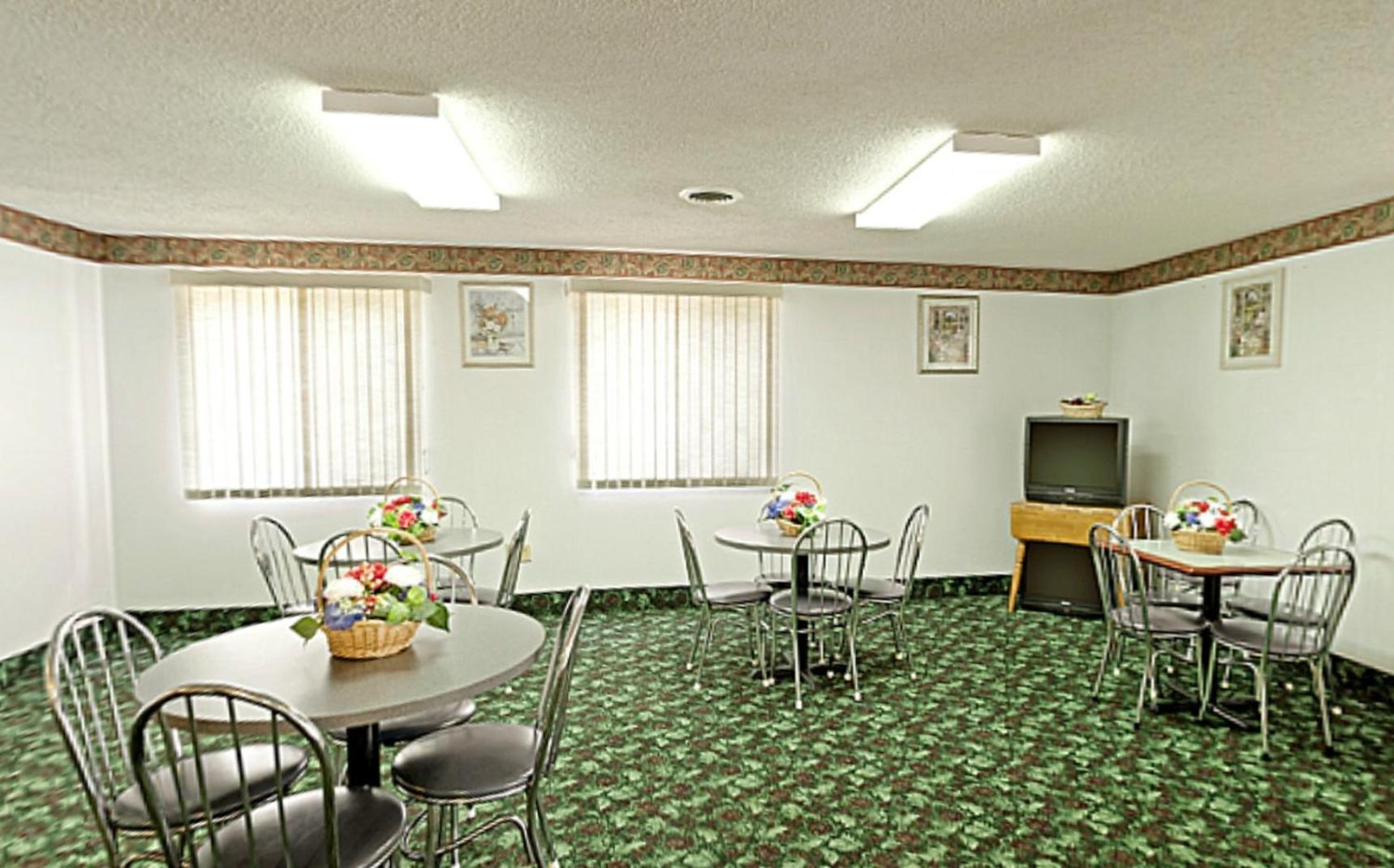 Americas Best Value Inn West Frankfort Екстериор снимка