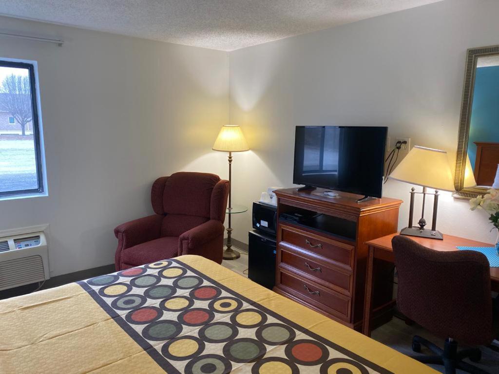 Americas Best Value Inn West Frankfort Екстериор снимка