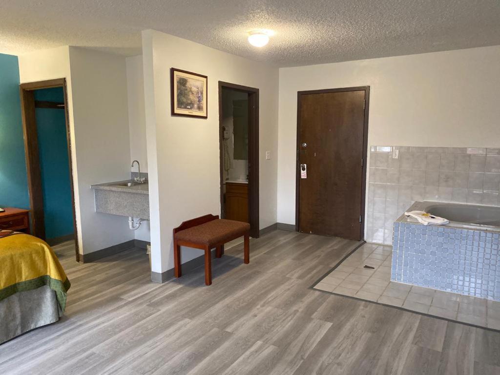 Americas Best Value Inn West Frankfort Екстериор снимка
